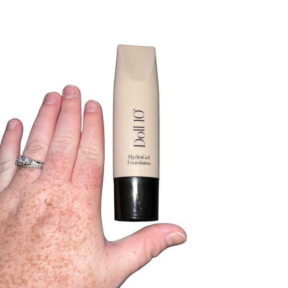 DOLL 10 HYDRAGEL FOUNDATION IN DEEP NEW WITHOUT BOX - Picture 4 of 4
